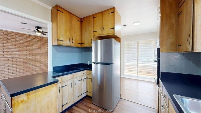 Building Photo - 506 Clay St