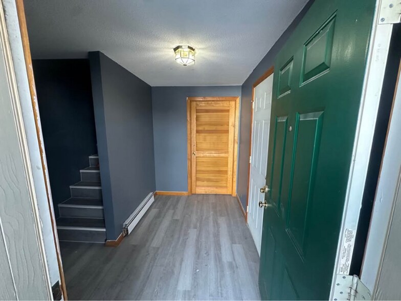 Building Photo - 17 Willis St