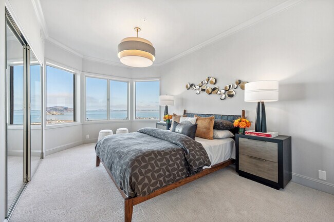 Building Photo - 900 Green St