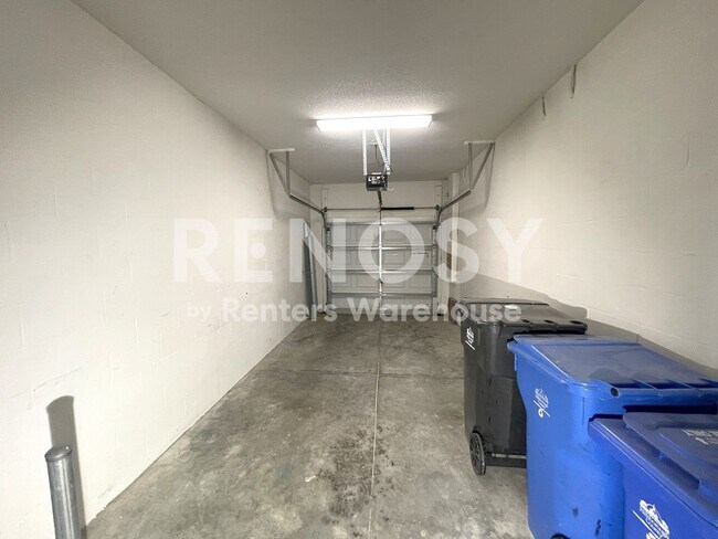 Building Photo - REDUCED with $300 Credit for 8/1 Move-in Spacious 3/2.5/1 Townhome in Riverview