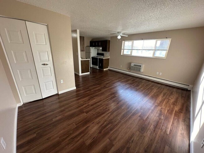 Experience the elegance of this open-concept apartment, perfect for modern living. - Country Club