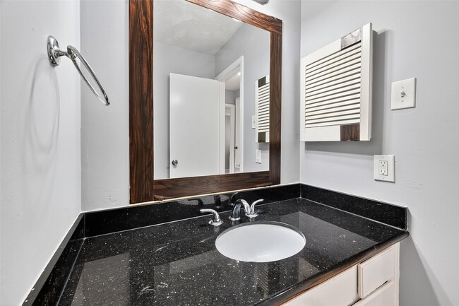 Building Photo - 1842 Freshmeadow Dr