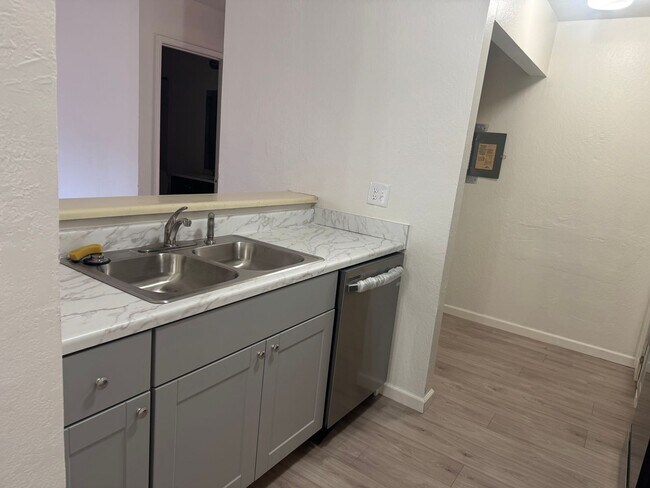 Building Photo - FT125-#4-HB 1X