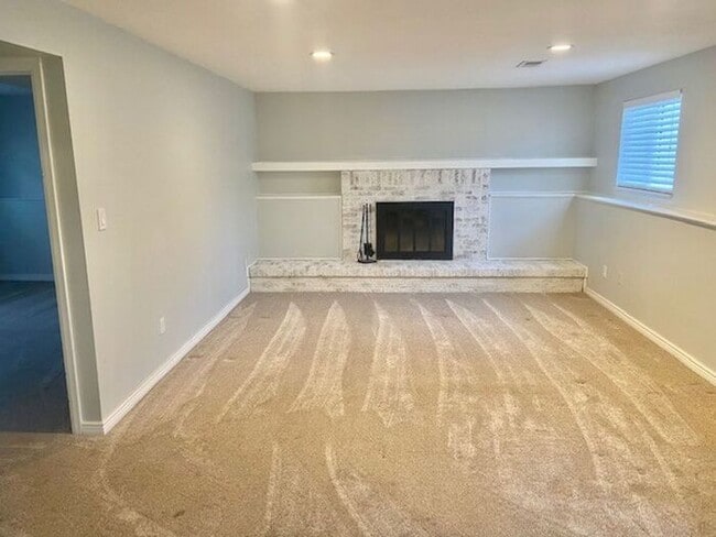 Building Photo - Gorgeous 4 Bed, 2 Bath Home in Central For...