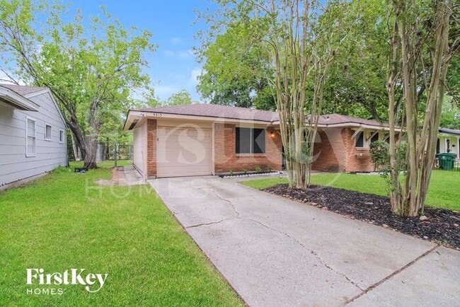 Building Photo - 4415 Akard St