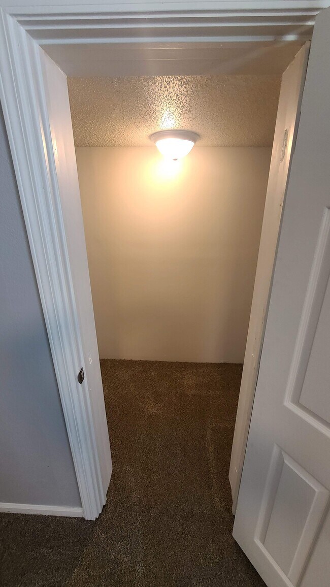 Building Photo - 112 S Crysler Ave