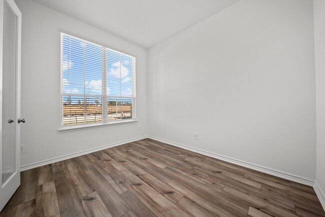 Building Photo - 649 Amber Fls Dr