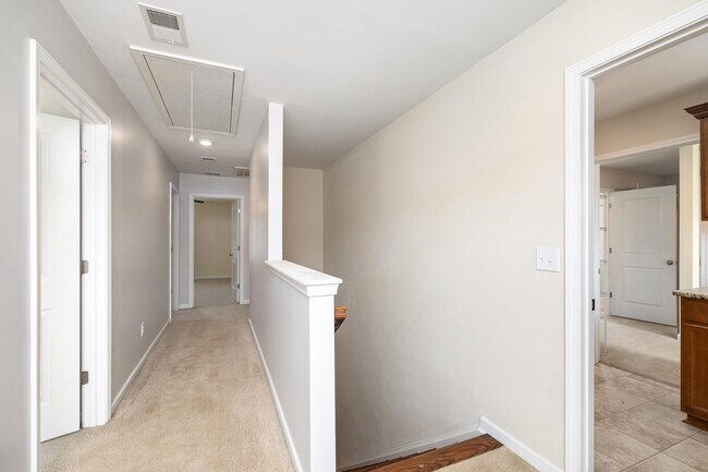 Building Photo - 865 Cormier Dr