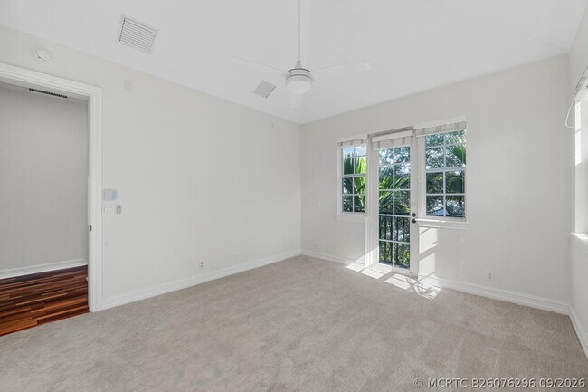Building Photo - 310 Tuxedo Ln