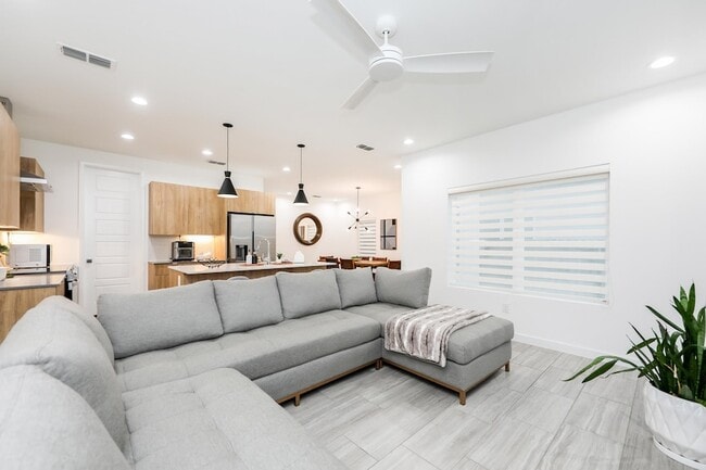 Building Photo - 425 Deer Path Lp