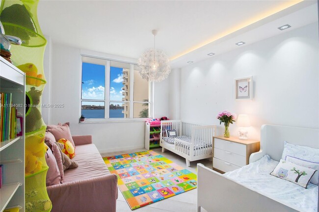 Building Photo - 888 Brickell Key Dr