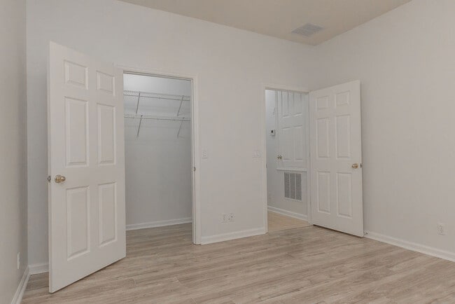 Building Photo - 808 Carlyle Ln