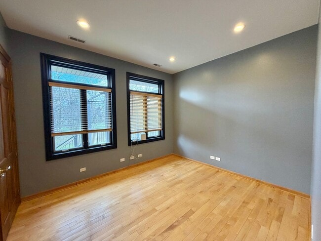 Building Photo - 1S701 Eisenhower Rd