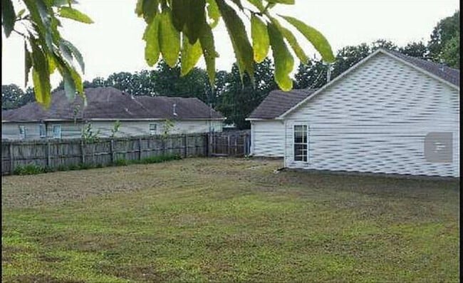 Building Photo - 120 Woods Edge Dr