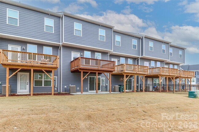 Building Photo - 5038 Springarn Ct