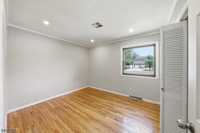 Building Photo - 587 Marlboro Rd