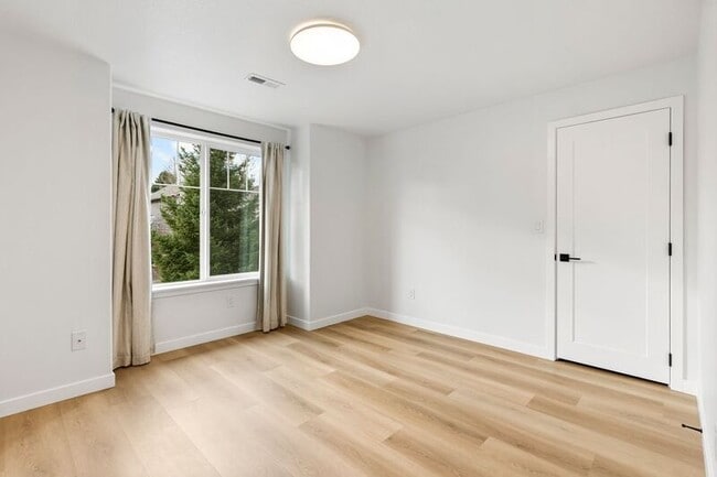 Building Photo - 3940 NW 148th Pl