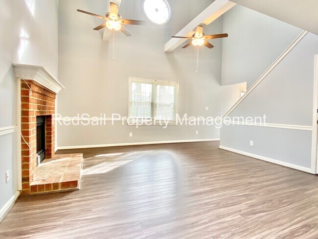 Building Photo - Yorktown Crossing Townhouse!!!