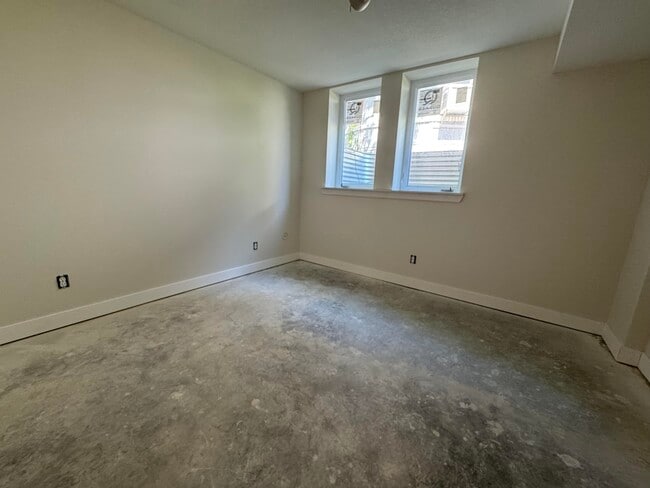 Building Photo - 1411 Rosemary Ln