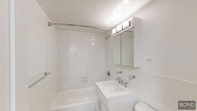 Building Photo - 405 E 56th St