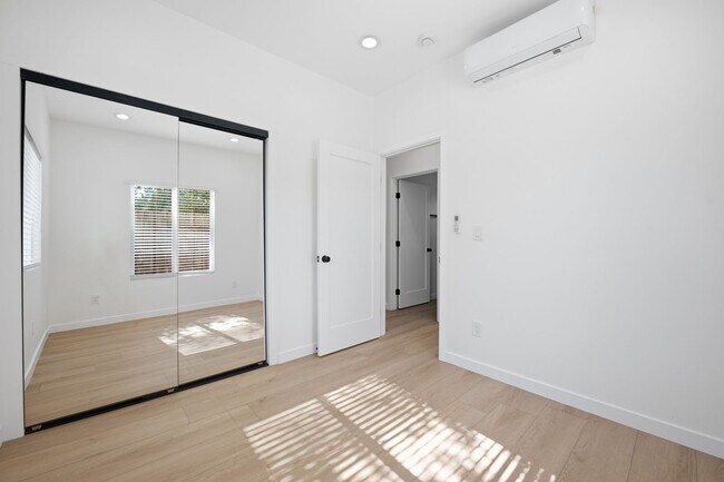Building Photo - 6916 Eberhart St