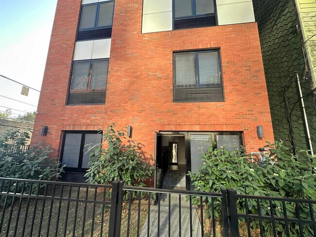 Building Photo - 211 Baldwin Ave