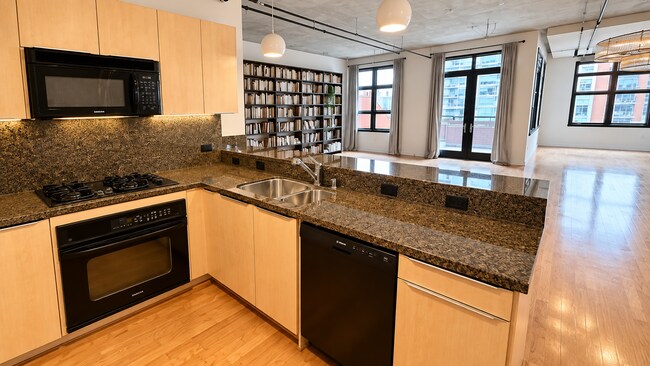 Building Photo - 877 Island Ave