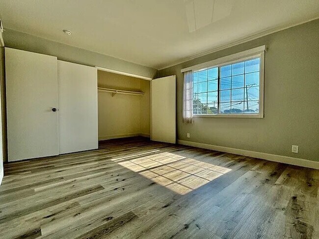 Building Photo - 1018 Mission Dr