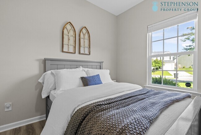 Building Photo - Furnished Rental! STR