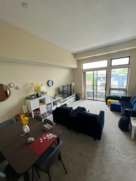 Building Photo - 7600 Lyndale Ave S