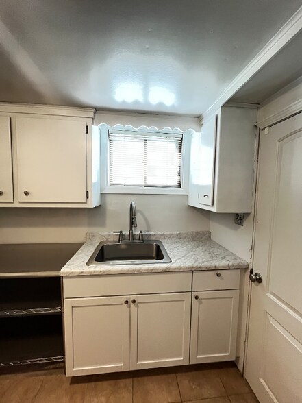 Building Photo - 363 Ridgeland Ave