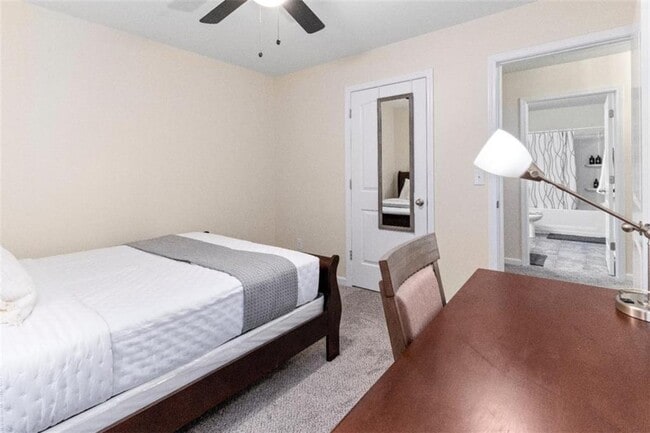 Building Photo - 2896 S Hills