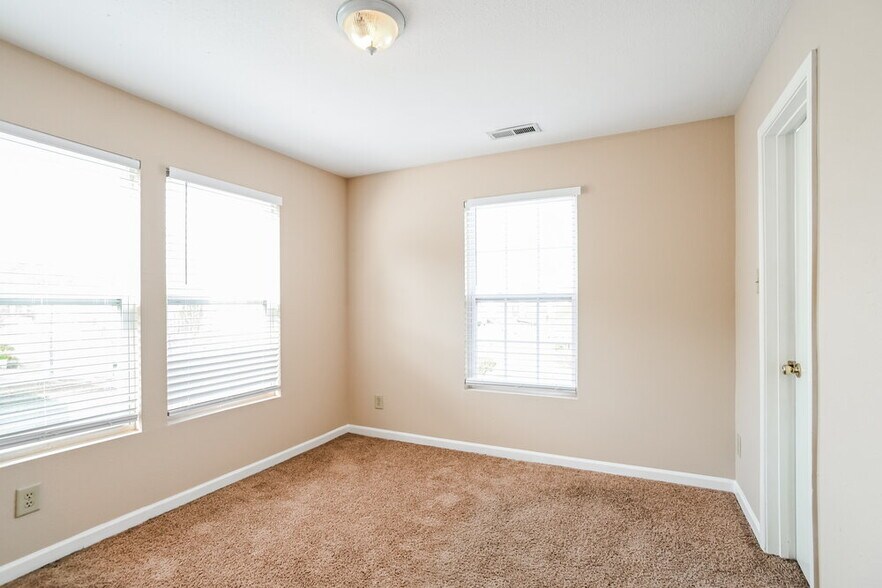 Building Photo - 14235 Hartwell Farm Dr