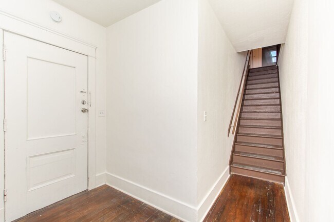Building Photo - Charming 1-Bed/1-Bath Corner Unit One Block from the Heart of Barrio Logan!
