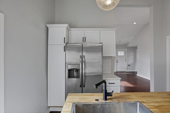 Building Photo - Elegant College Avenue Residence in a Prime Columbus Location