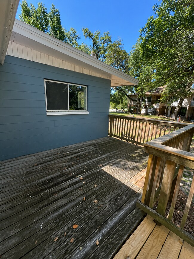 Building Photo - 3498 Riverdale Dr
