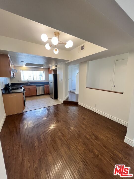 Building Photo - 443 S Gramercy Pl