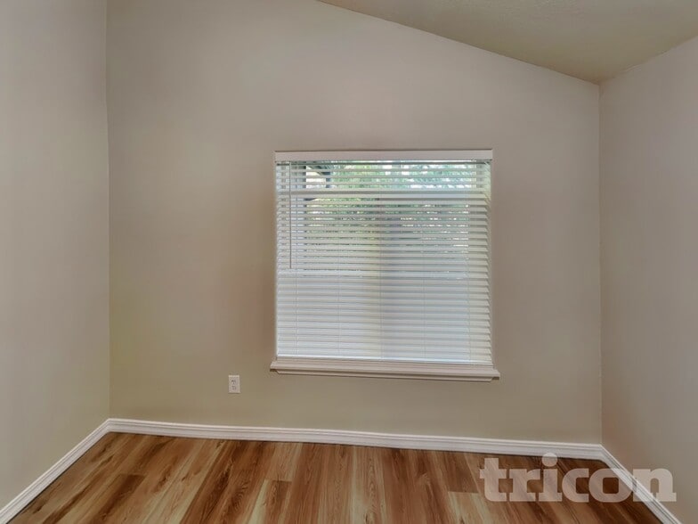 Building Photo - 7535 SW Onnaf Ct