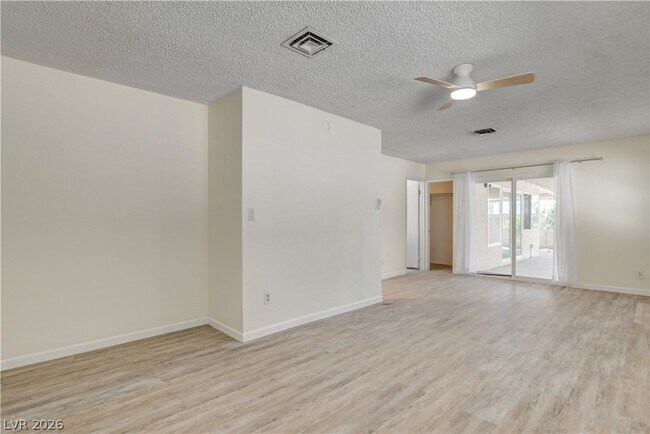 Building Photo - 2085 Wagonwheel Ave