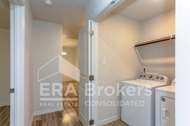 Building Photo - 205 Dolphin Dr