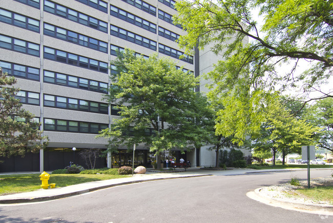 Building Photo - Garden House of River Oaks I