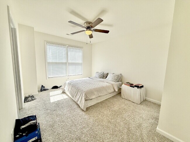 Building Photo - 3 Bed, 2.5 Bath Home in Highly Desired Are...