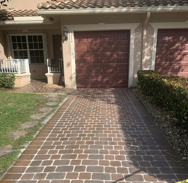 Driveway - 3240 Fairway Cir