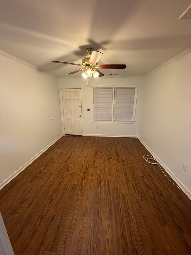 Building Photo - 8836 Deerwood Dr