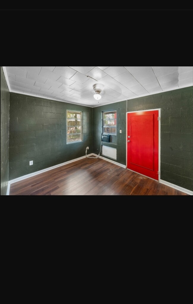 Building Photo - 3737 Maywood Ave