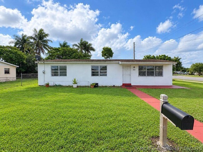 Building Photo - 20620 NW 26th Ct