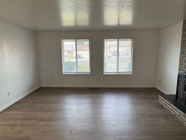 Building Photo - COMING SOON!!  REMODELED 3 BEDROOM HOME / LARGE FENCED YARD