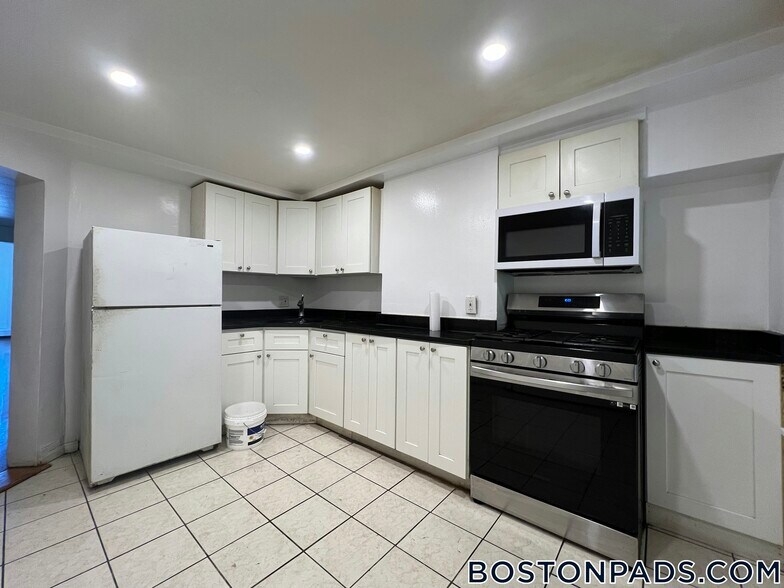 Building Photo - 848 Huntington Ave