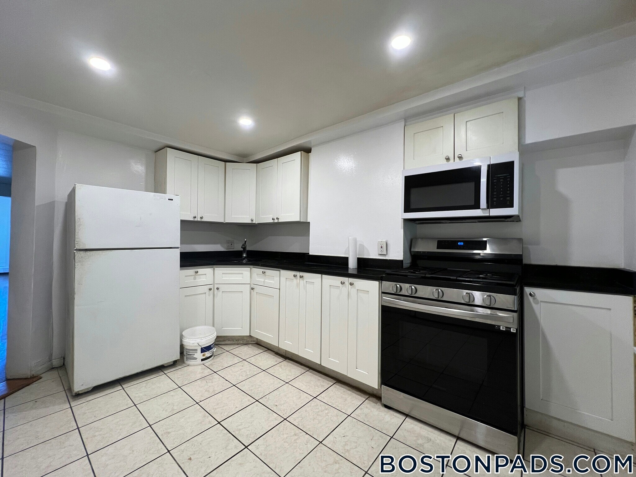 Building Photo - 848 Huntington Ave