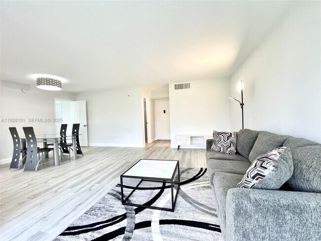 Building Photo - 17021 N Bay Rd